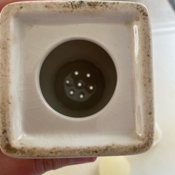 Vintage Ceramic Salt & Pepper Shaker Set - Picture 14 of 14